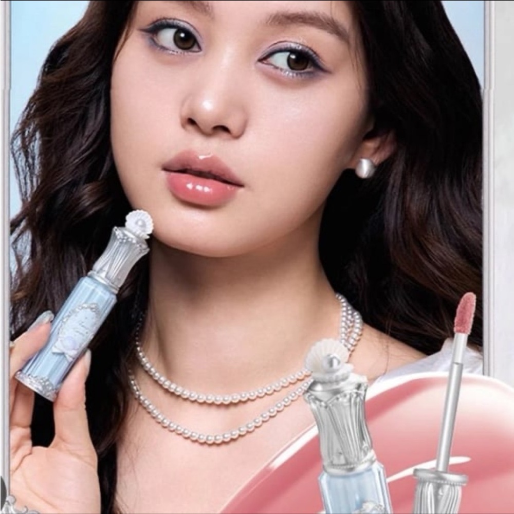 Flower Knows Shells Jewels Lip Glaze Lipgloss in Seafoam Glow P04 BNIB